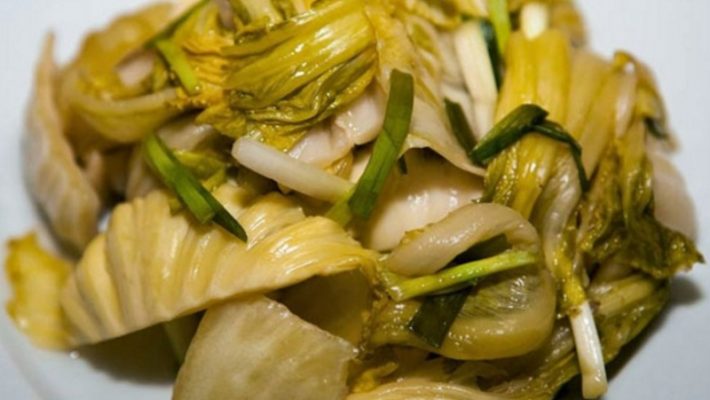 Dưa muối là món ăn được nhiều người ưa chuộng