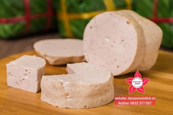 Giò lụa là món ăn ngon không thế thiếu vào dịp tết