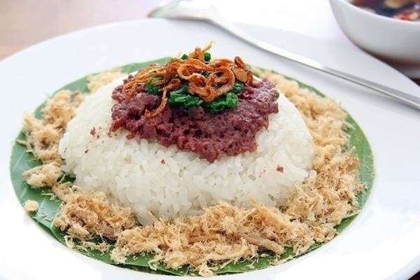 Xôi cũng là món có thể ăn kèm cùng pate để tạo độ thơm ngon, hấp dẫn hơn.