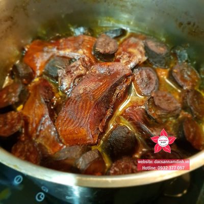 Món cá kho cơm rượu siêu hấp dẫn của Hoa Gạo Food