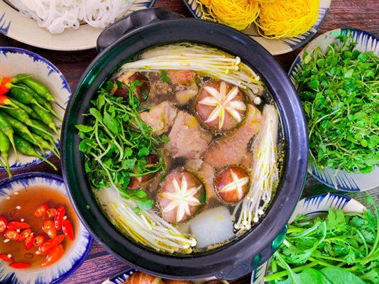 Nồi lẩu gà nấm siêu ngon hấp dẫn