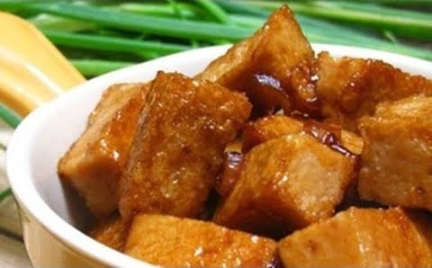 Giò lụa kho tiêu rất tốn cơm nha
