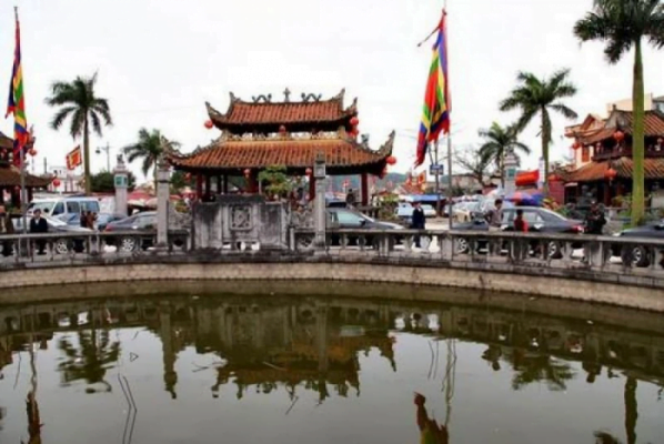 Phủ Dầy là quần thể di tích nằm tại huyện Vụ Bản tỉnh Nam Định
