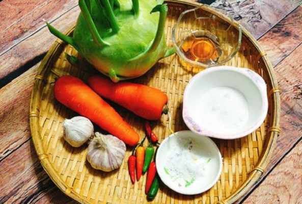 Nguyên liệu để muối dưa món su hào cà rốt 