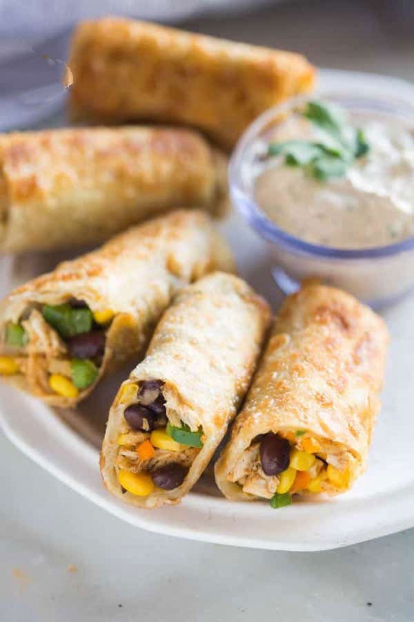 Đĩa chả giò bắp thơm ngon hấp dẫn