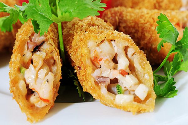 Chả giò hải sản còn được biết tới với tên gọi là nem hải sản