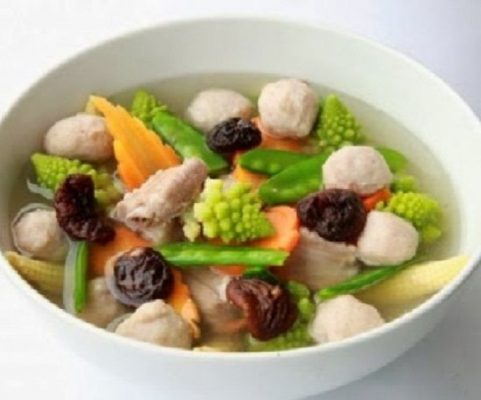 Canh mọc nấm hương thanh mát rất phù hợp với thời tiết Sài Gòn