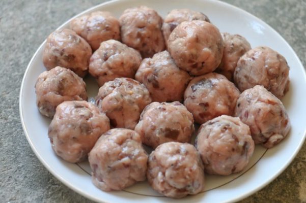 Những viên mọc tròn ủm, dai dai, giòn giòn là món ăn mà ai cũng thích