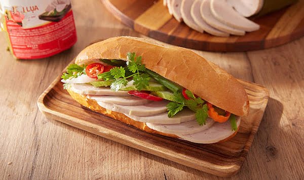 Bánh mỳ giò lụa đã sẵn sàng cho một ngày mới năng động