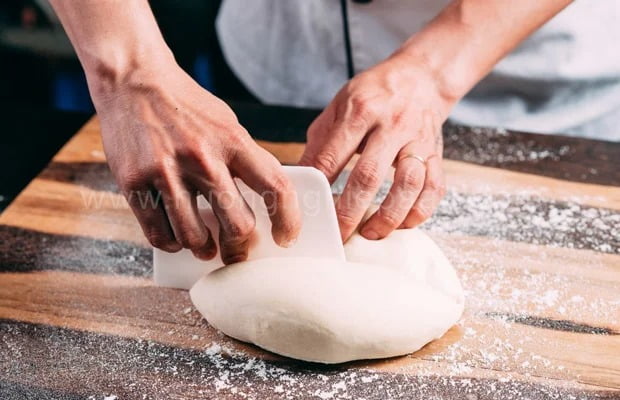 Khi làm bột nhào bánh chúng ta sẽ gặp nhiều vấn đề